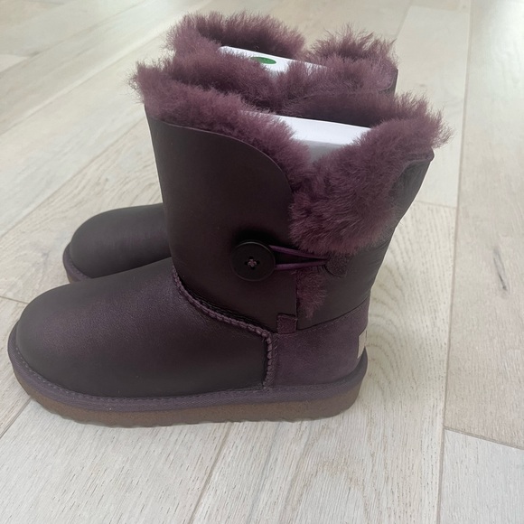 Kid's UGGS Bailey Button Metallic Boots - Picture 1 of 7